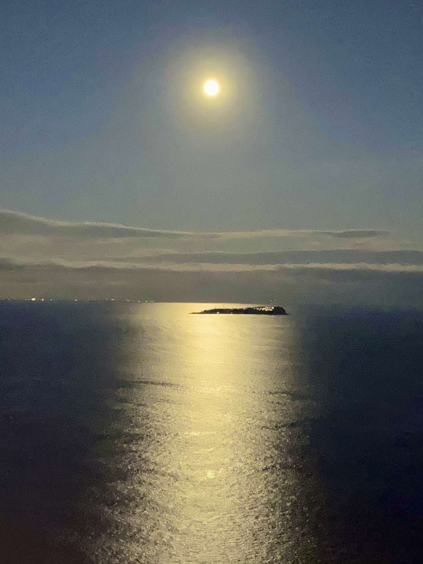 11月の満月～初島を照らすムーンロード